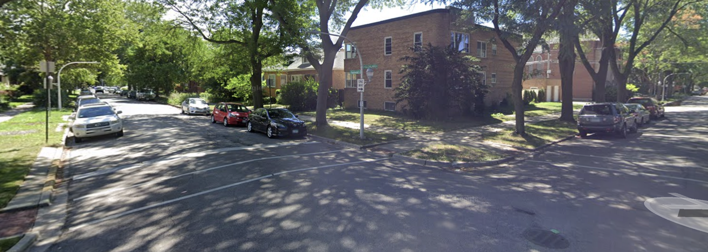 The intersection of Glenlake and Maplewood